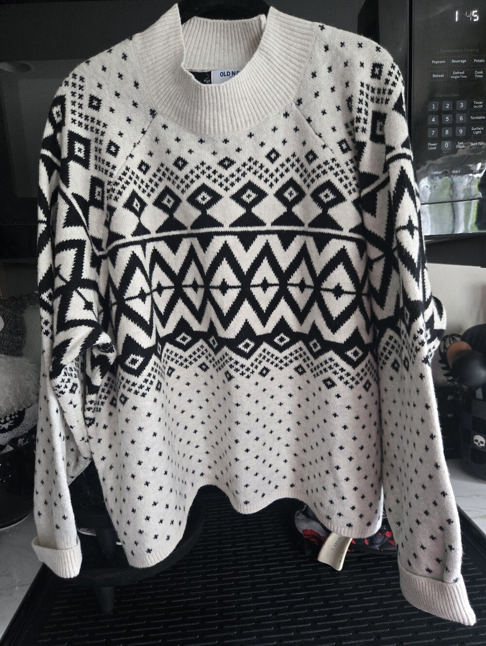 NWT! Old Navy Cream & Black Geometric Crewneck Sweater. Size XXL